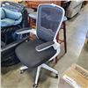 Image 1 : WHITE AND BLACK MESH OFFICE CHAIR