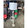 Image 2 : MODERN FLOOR LAMP