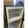 Image 3 : APARTMENT SIZE IGLOO FRIDGE