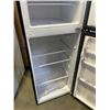 Image 4 : APARTMENT SIZE IGLOO FRIDGE