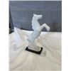 Image 1 : NEW WHITE HORSE MARBLE FIGURE