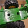 Image 2 : 2 ERTL JOHN DEER TRACTOR AND HARVESTER