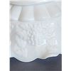 Image 6 : Milk Glass A