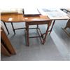 Image 1 : Antique Mahogany Gate Leg Drop Leaf Table
