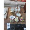Image 2 : Binoculars, Clock Radio, Capodimonte Décor, Vanity Items