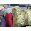 Image 4 : Boxes 4 w/Asst. Decorator Pillows
