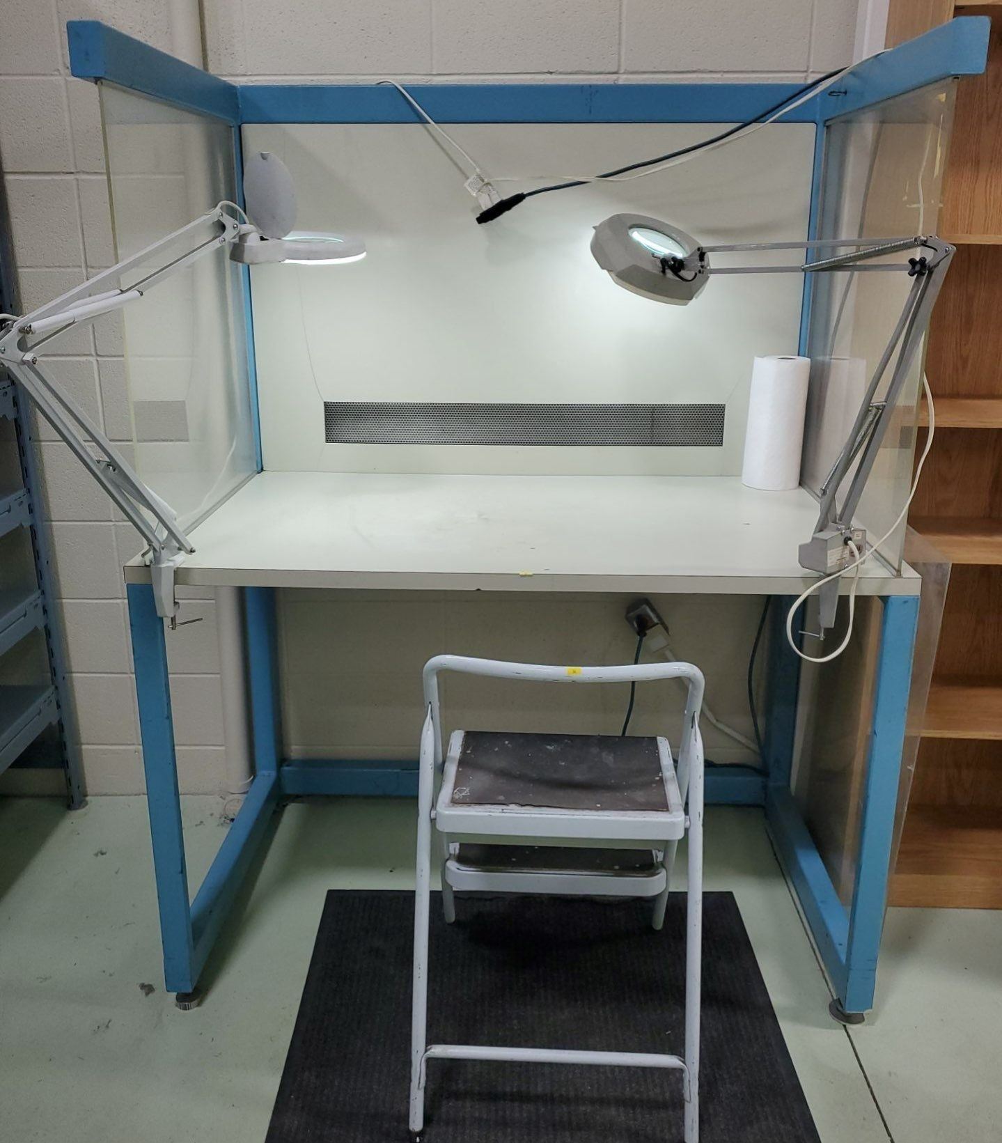 Machine Tool Cubicle Lab Utility Work Station Cubicle With Magnifying tool, & Pro Light W52 ...