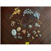Image 2 : Assortment Of Exquisite Costume Brooches