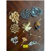 Image 2 : Assortment Of Exquisite Costume Brooches