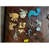Image 1 : Assortment Of Exquisite Costume Brooches