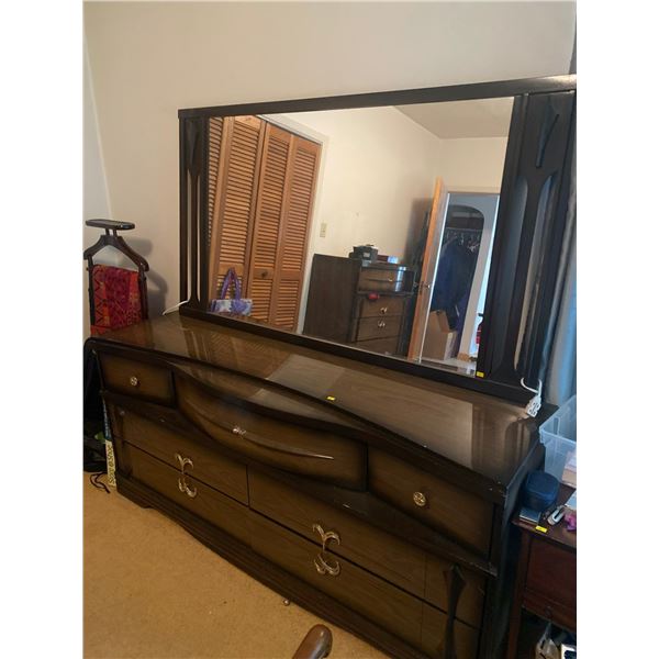 Viscol Wooden Dresser With Mirror