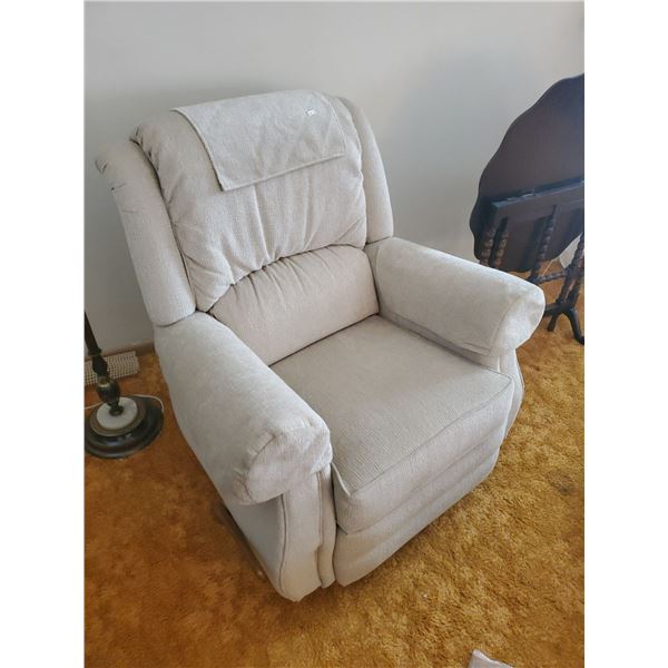 Cream Lazyboy Recliner 39W x 38D x41T