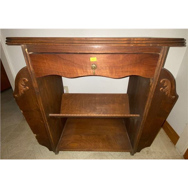 Retro Wood Magazine Display End Table