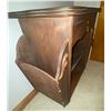 Image 2 : Retro Wood Magazine Display End Table