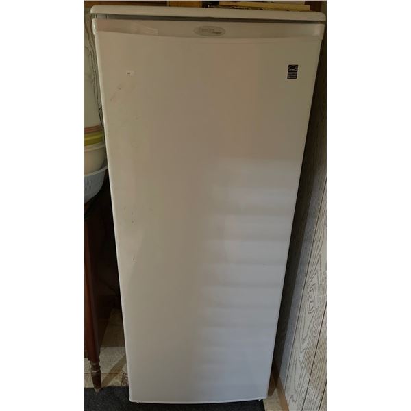Danby Fridge 24W x 25D x 59H