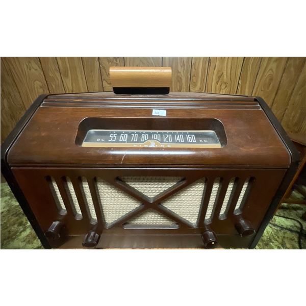 Antique Oak Viking Model 100 Record Player 16 x 20 x 11H