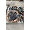 Image 1 : PALLET LOT INCLUDING LARGE SPROCKET AND HYDRAULIC ITEMS
