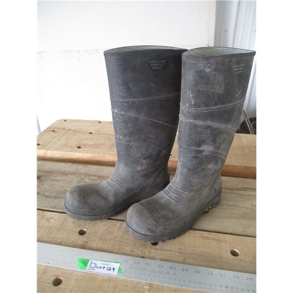 Pair of CSA Safety Rubber Boots - Size 10