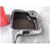 Image 4 : Oil Drain Pan, Jerry Can