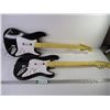 Image 1 : (2) Fender Stratocaster Guitar Hero for PS3