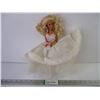 Image 1 : 1989 Happy Holidays Barbie Doll
