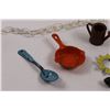 Image 2 : Various Items - Small Enameled Pan and Spoon, Crank Handle, White Chain, Rings, Small Rusty Watering