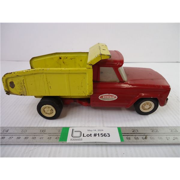 Vintage 1960's Tonka Red/Yellow Dump Truck-missing front wheel-as is