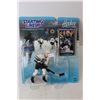 Image 3 : (2) NHL Starting Lineup Figures - Steve Yzerman & Paul Kariya - New In Box