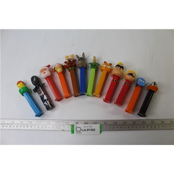 (12) PEZ Dispensers - Garfield - Santa - Spiderman - Daffy Duck - Tigger