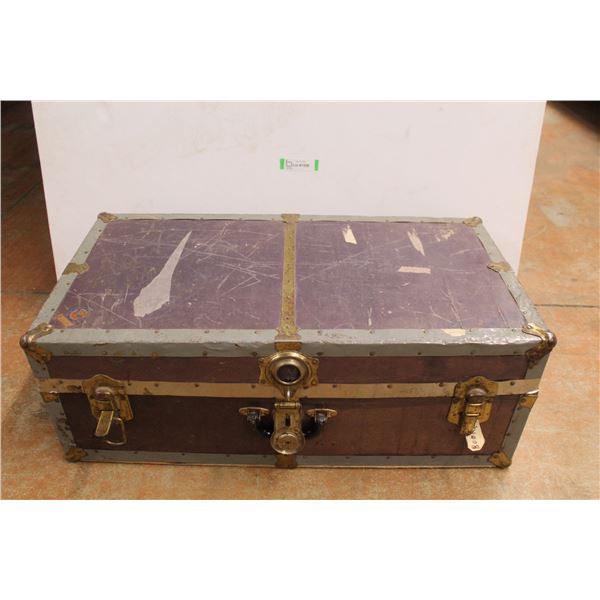 Vintage Trunk (one clasp is missing)