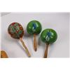 Image 2 : (3) Maracas & Decorative Jamaica Guitar