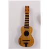 Image 3 : (3) Maracas & Decorative Jamaica Guitar