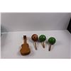 Image 5 : (3) Maracas & Decorative Jamaica Guitar
