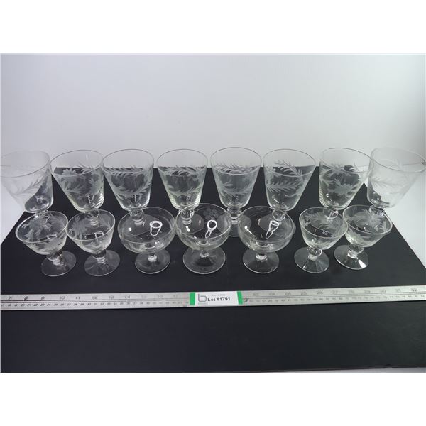 (8) Wine Glasses,(4) Champagne and (3) Footed Champagne Glasses