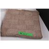Image 3 : (2) Blankets - Sizes in Pictures