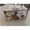 Image 1 : Trunk with Safari Tour Display 18'' x 31'' x 19'' 
