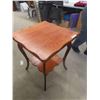 Image 2 : Parlor Stand 28 1/2'' x 24'' x 24'' 