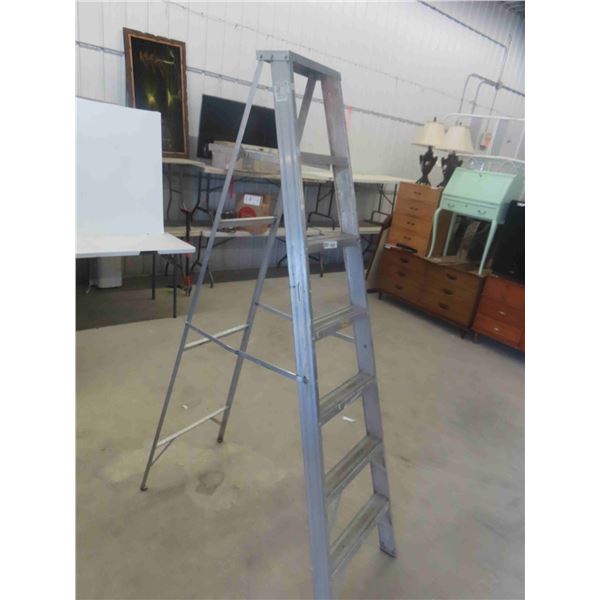 Aluminum Step Ladder 81'' 