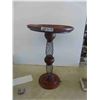 Image 1 : Modern Stand 28'' Tall x 18'' Across