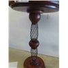 Image 3 : Modern Stand 28'' Tall x 18'' Across