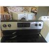 Image 2 : Frigidaire Stainless Convectional Stove