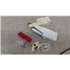 Image 8 : 7 Irons , 1 Travel Iron, Easy Stitch Machine, Plus