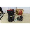 Image 1 : 2 Pairs of Binoculars 