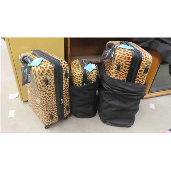New with Tags Hayes 3 Piece Light Weight Luggage Set Leopard Print with 360 Swivel 
