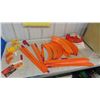Image 1 : Vintage Hot Wheels Dual Lane Rod Runner Set with Matchbox Car