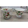 Image 3 : Glassware, Vases, Mugs, Figurines, Pyrex Pot with Lid
