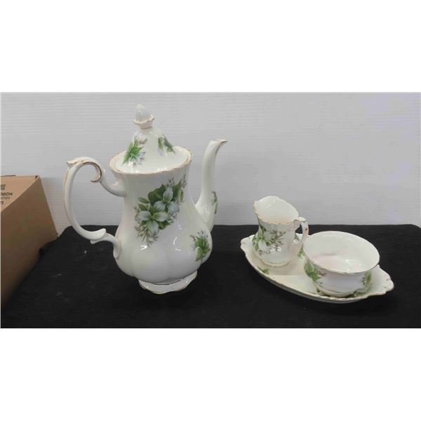 5 Pieces Royal Albert Trillium China