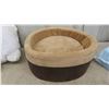 Image 2 : Dog Supplies: 2 Beds , Collar , Harness , Leash , 6 Stainless Bowls , 2 Small