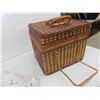 Image 9 : Wicker Picnic Baskets, Shower Curtain, Bamboo Food Bag Storage