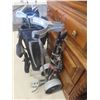 Image 3 : 8 JR Golf Clubs, 2 Bags, 1 Cart